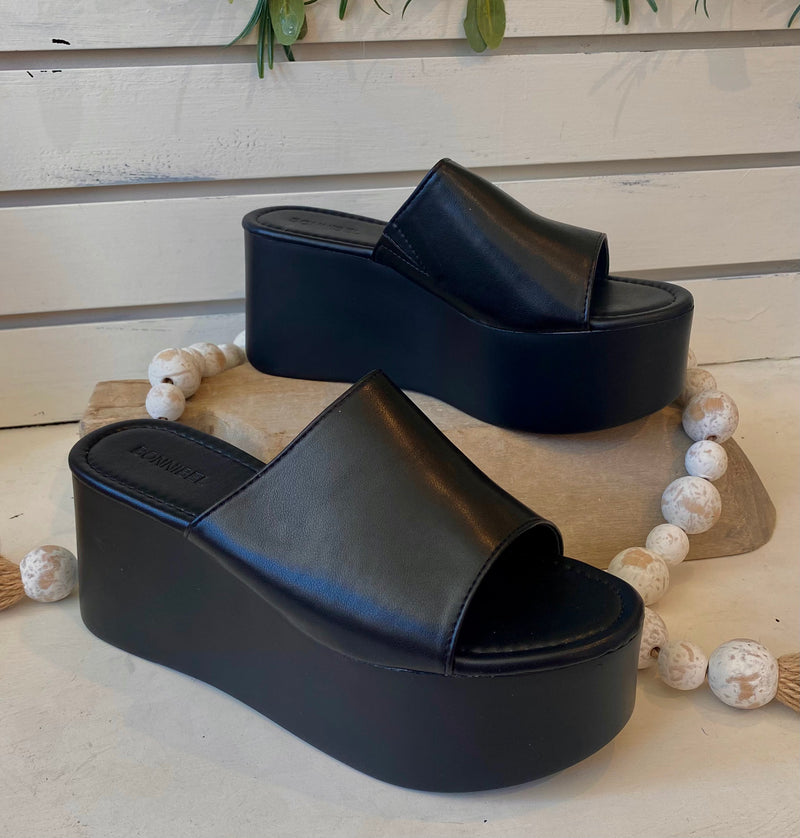 Black Block Wedge